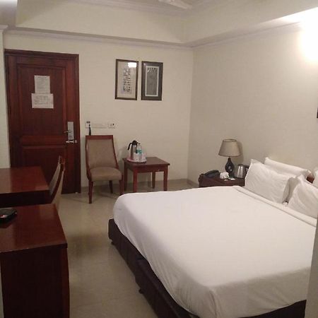 Hotel Bluestone Ґазіабад Екстер'єр фото
