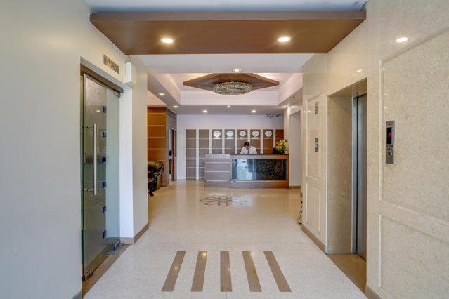 Hotel Bluestone Ґазіабад Екстер'єр фото